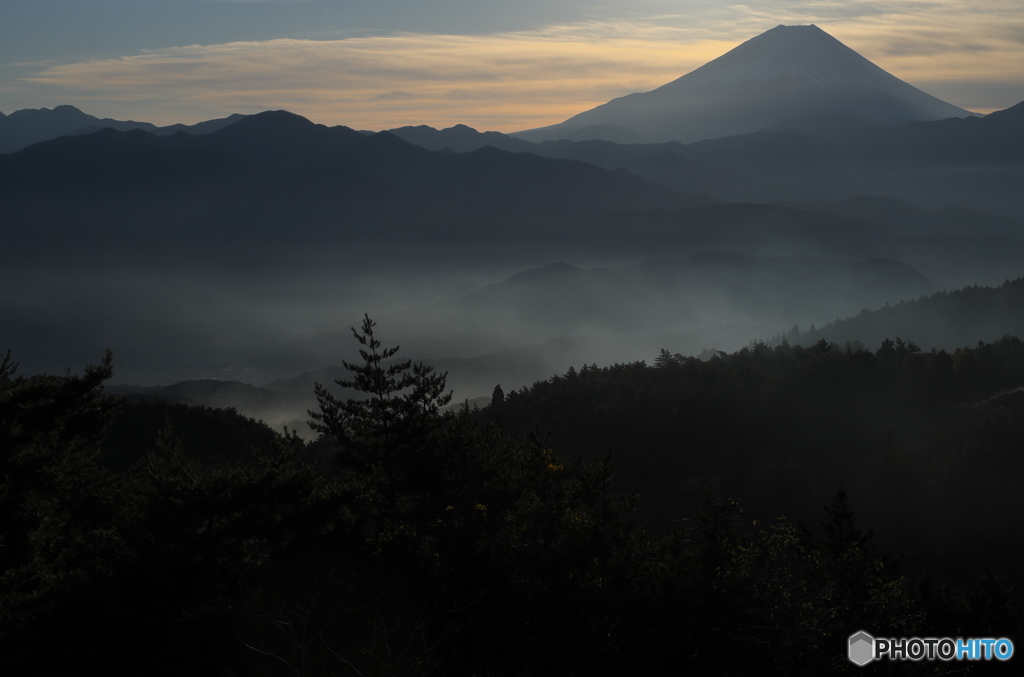 富嶽よ永遠に～麓の朝靄