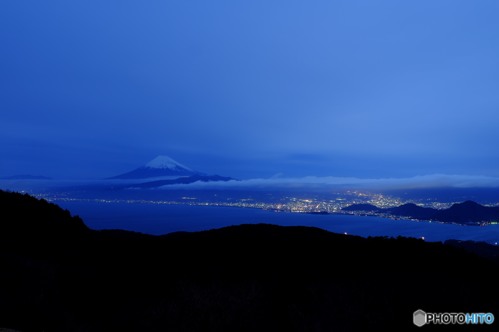 富嶽よ永遠に～駿河湾越しに