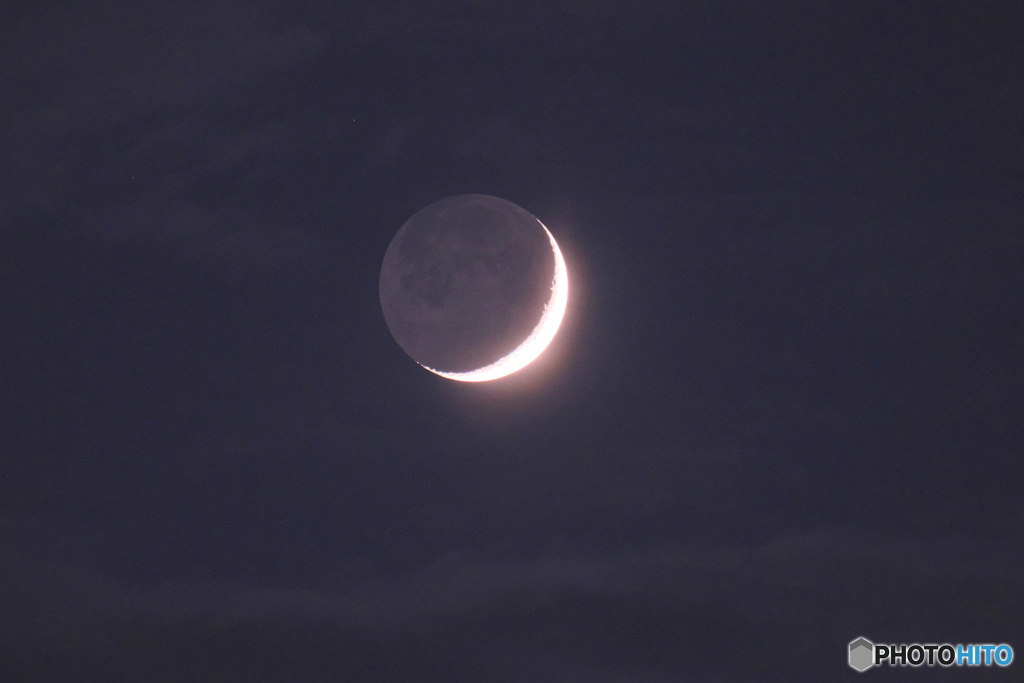 雲間の三日月