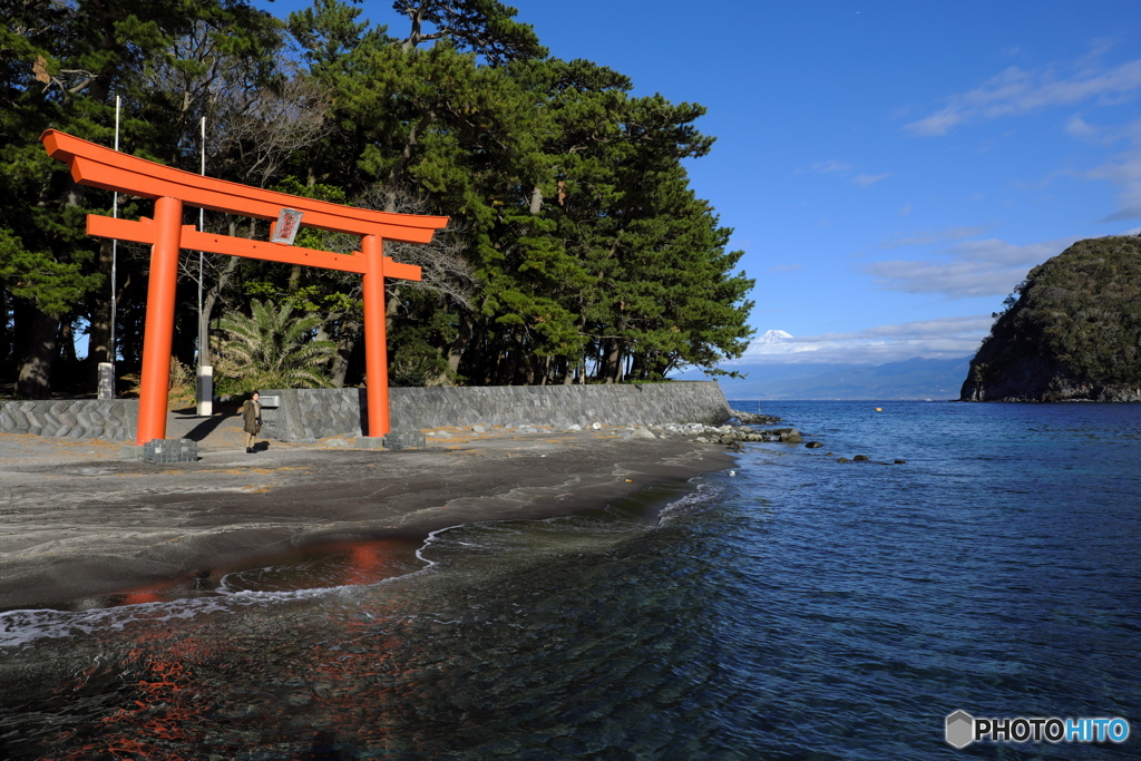 富嶽よ永遠に～鳥居の向こうに