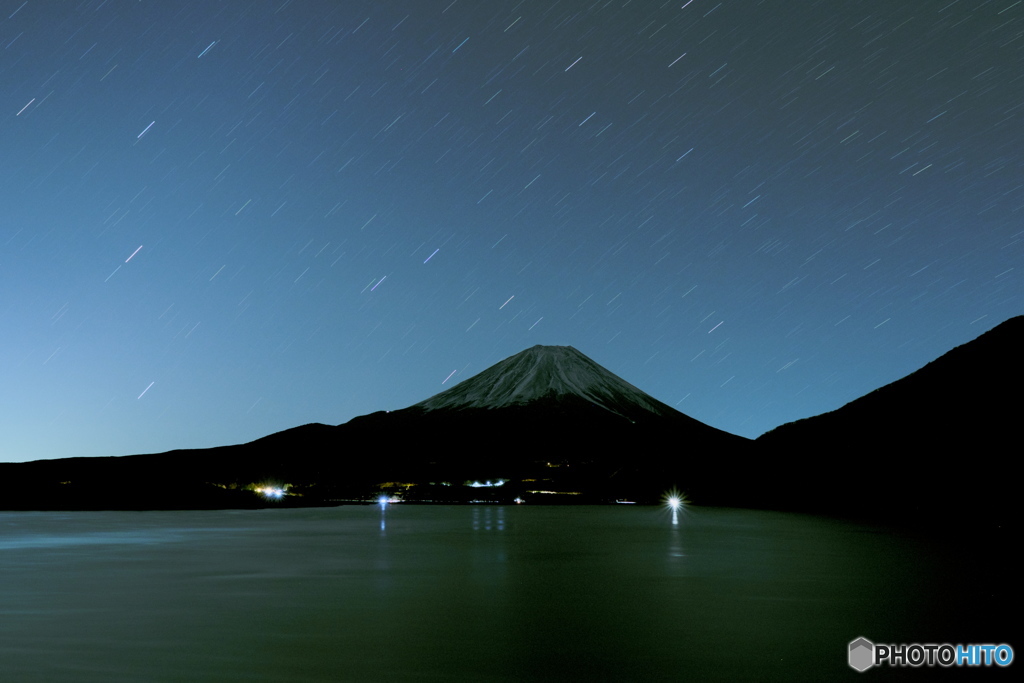 富嶽よ永遠に～晩秋の星景 ・本栖湖