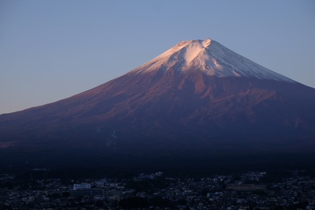 富嶽よ永遠に～初冠雪と富士吉田