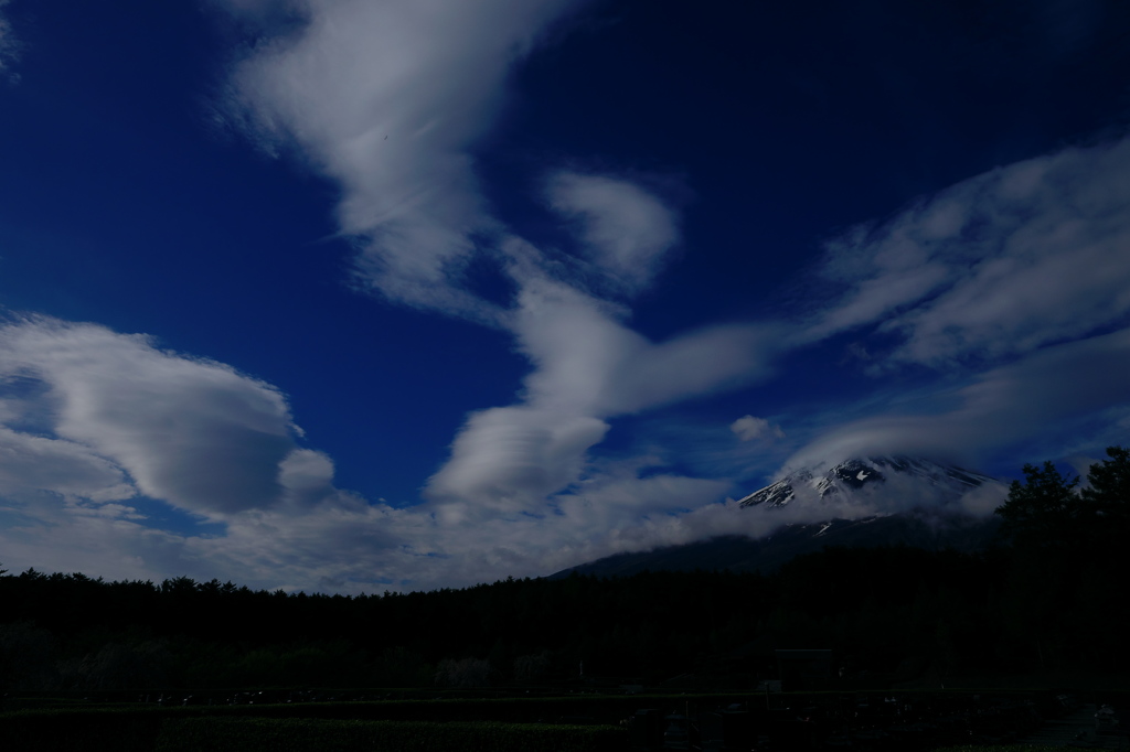 富嶽よ永遠に～七面鳥顔と吊るし雲