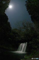 七滝と月
