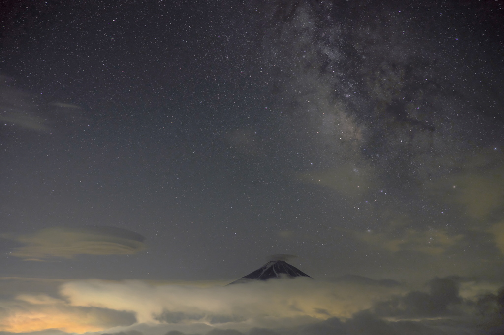 富嶽よ永遠に～天の川に雲海