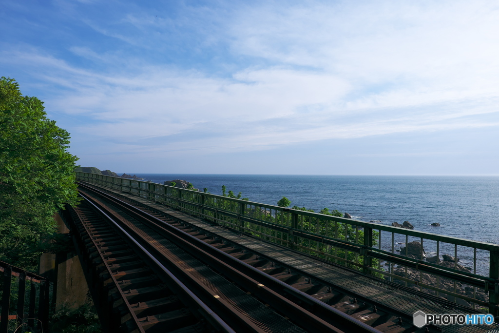 線路と日本海