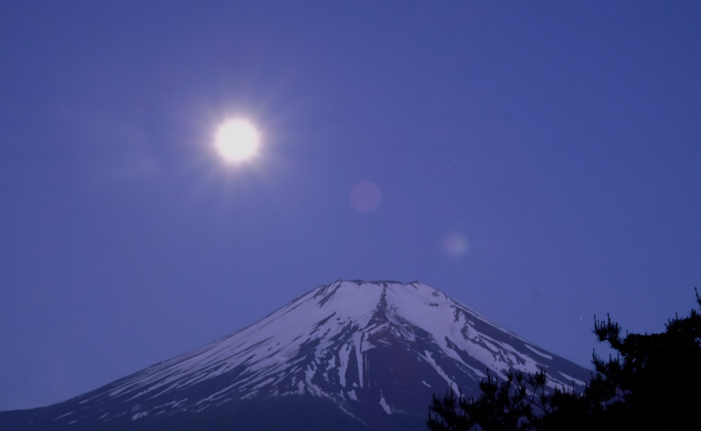 富嶽よ永遠に～月を待つ富士