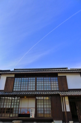 美観地区＿飛行機雲