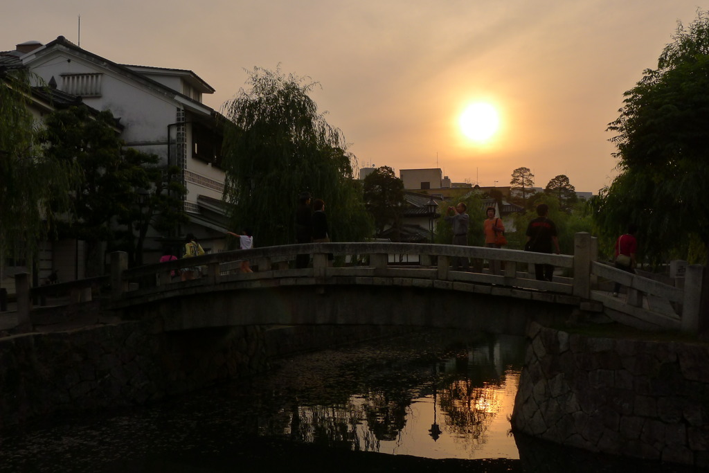 橋の上の夕日