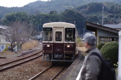 電車が来る