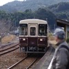 電車が来る