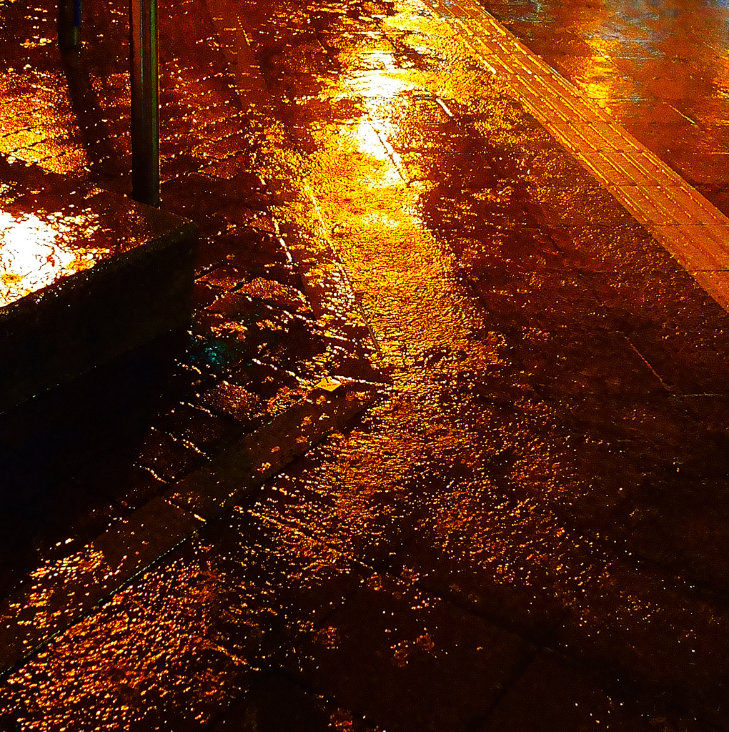 水様-76／The rainy night sidewalk