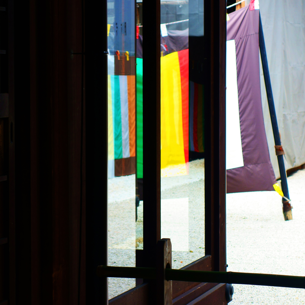 構成=Composition-47／In a Shinto shrine