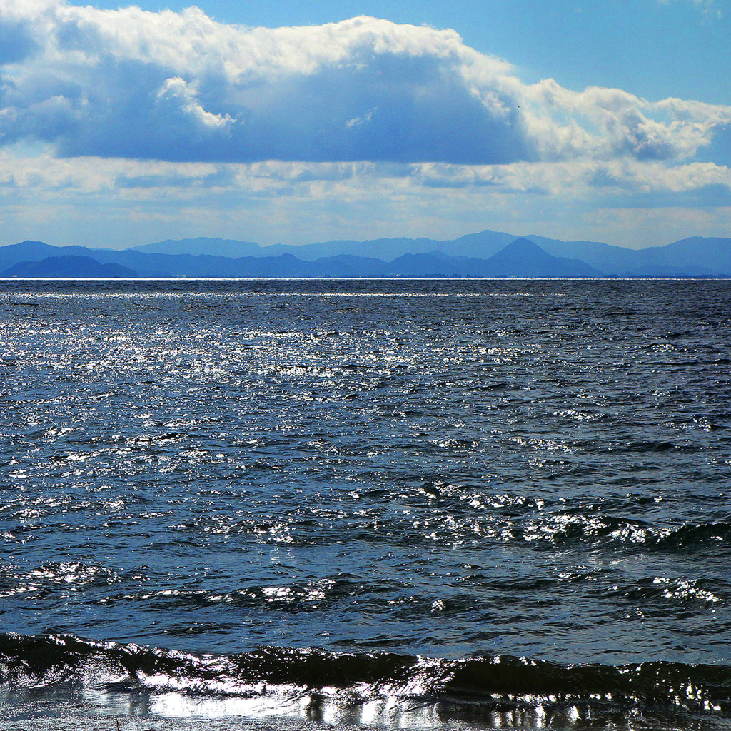 構成-65／Calm horizons and active horizons