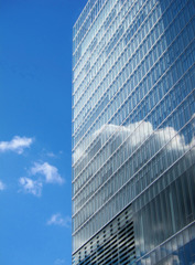 反射-81／A cloud and a building