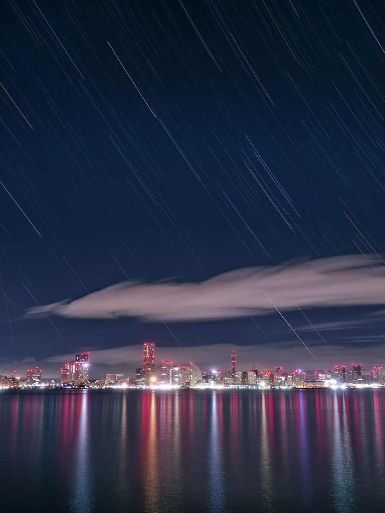 桜木町の夜景と星の軌跡