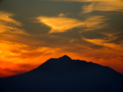 秋空の岩木山