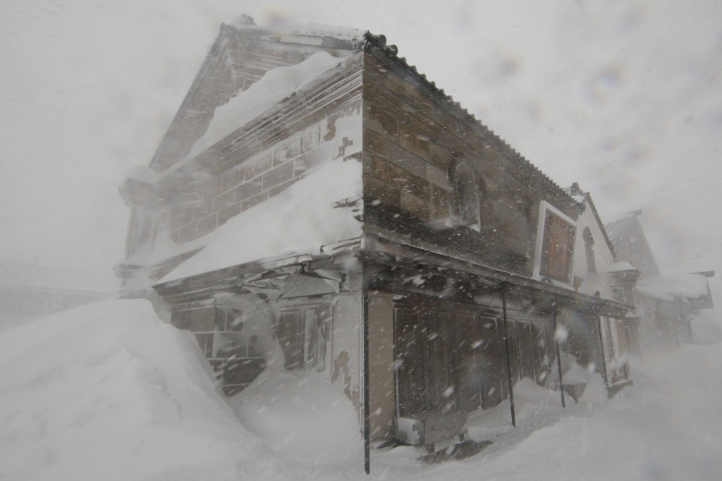 吹雪く