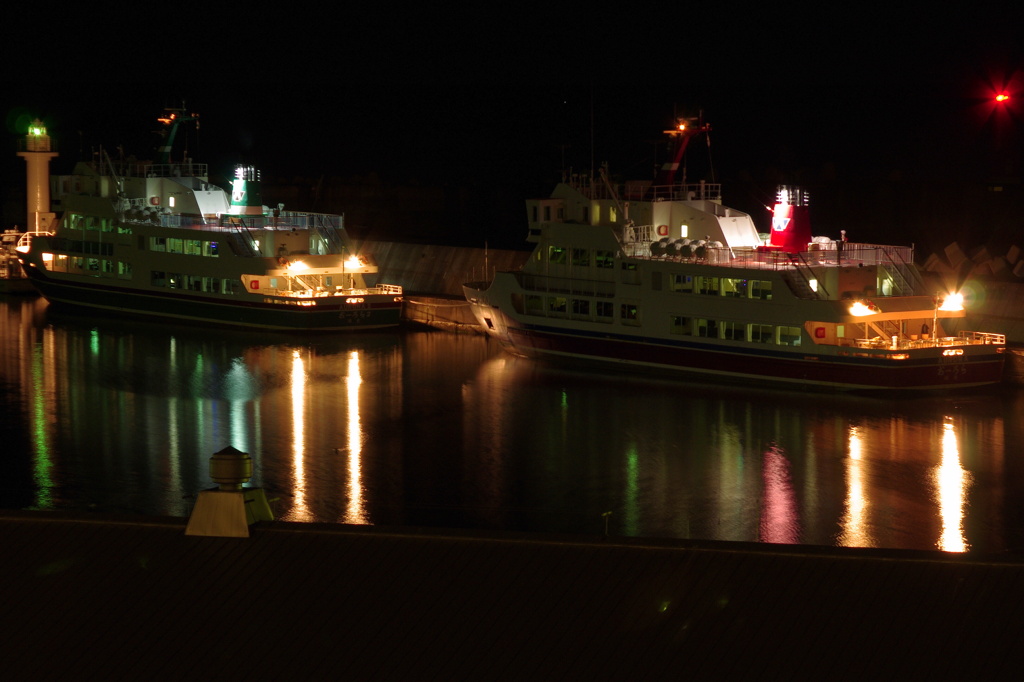 夜のウトロ港