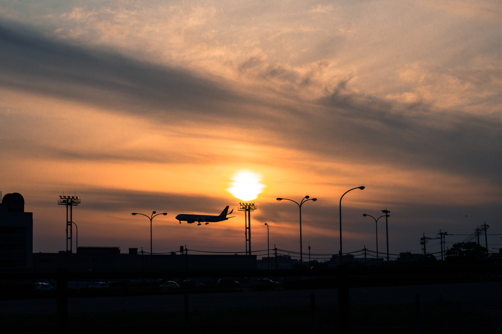 日沈む空港