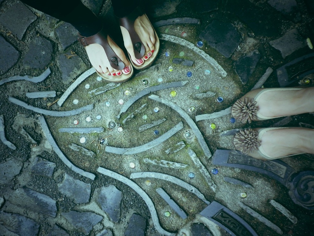 小道の地面キラキラ