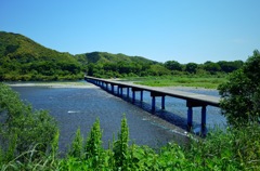 川と空の架け橋