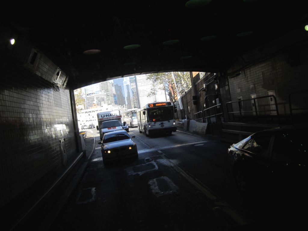 トンネルを抜けた先は・・・？