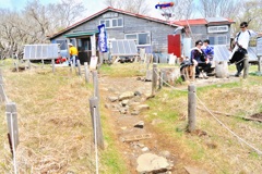 5月の鍋割山　山荘到着