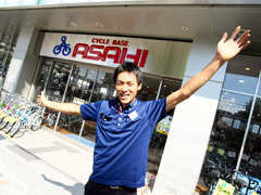 都島本店 店長　里見 健二