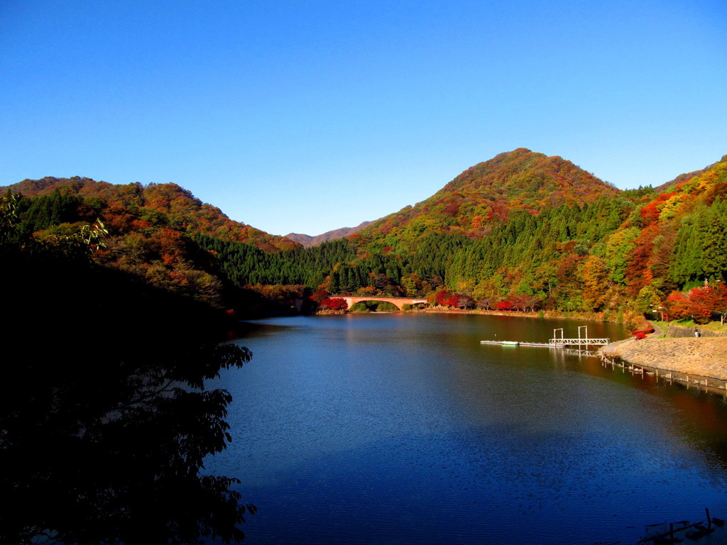 秋の碓氷湖畔