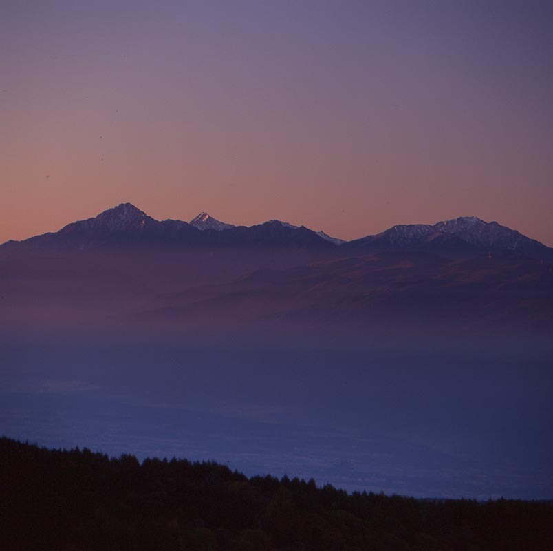 朝霧に浮かぶ南アの山並み