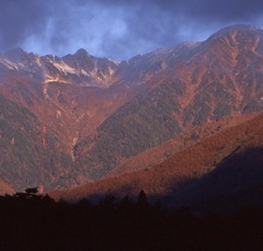 晩秋・朝の宝剣