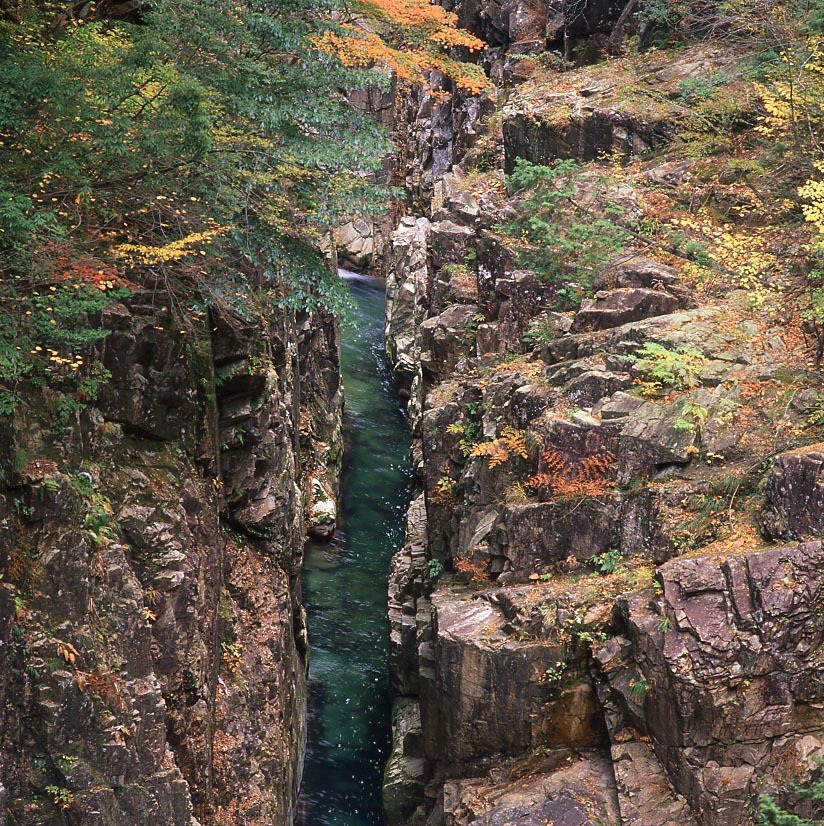 秋の渓谷