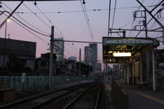 駅と夕暮れ