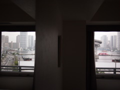 マドの向こう側