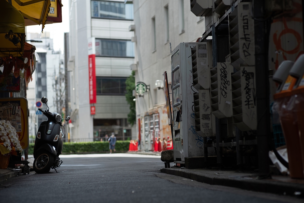 商店街の路地裏で