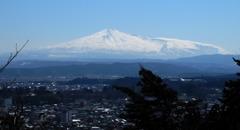 4月の鳥海山