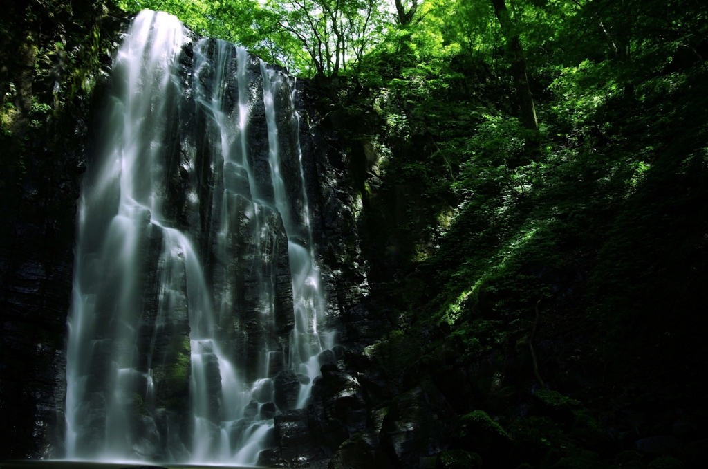 夏に向う亀田不動滝Ⅱ