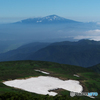 鳥海山を望む