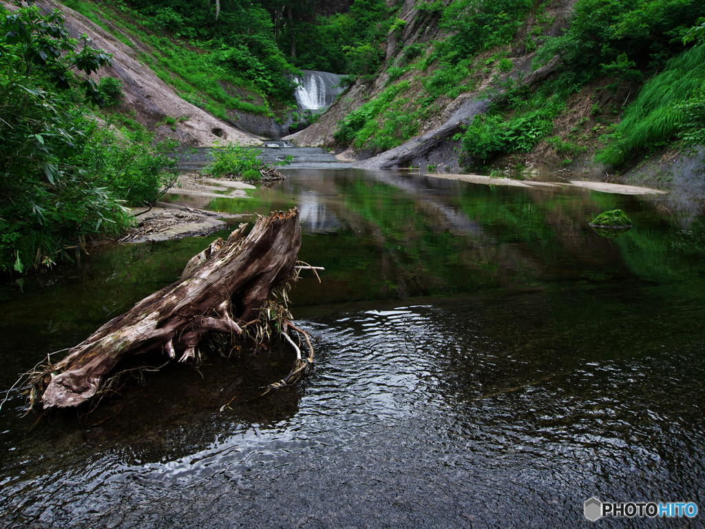 深山の水面