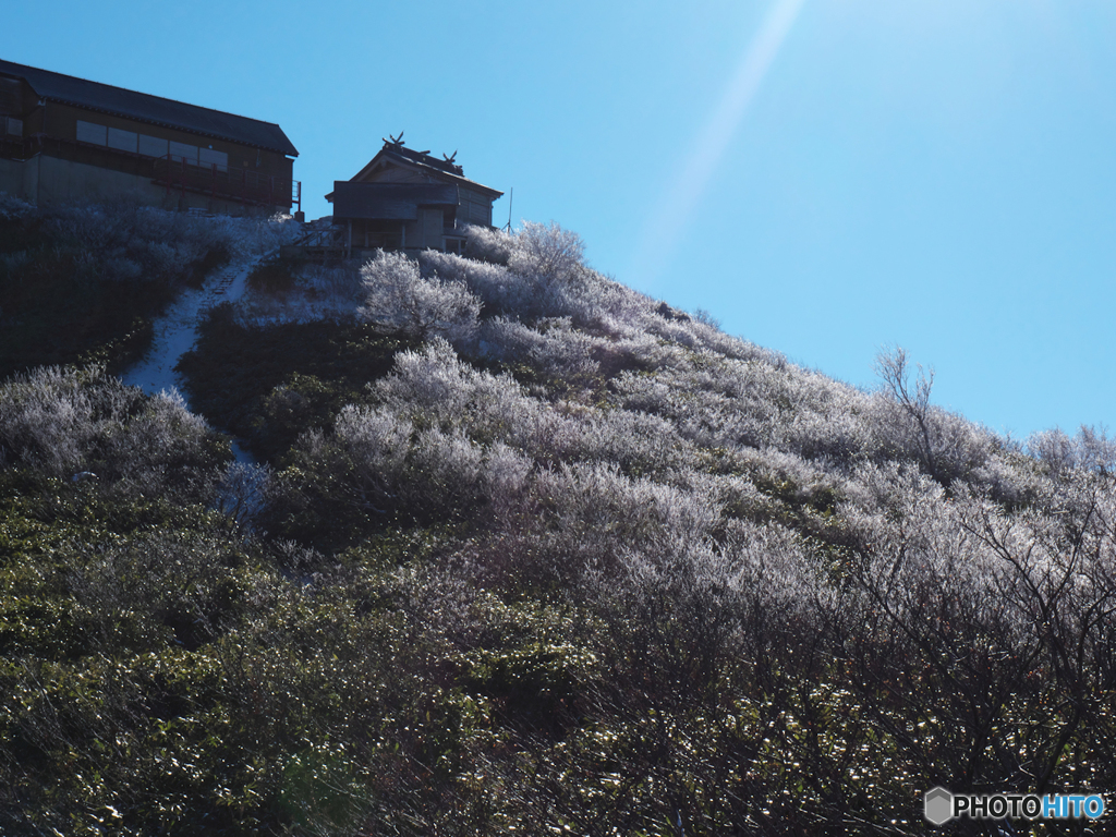 山頂を振り返る。