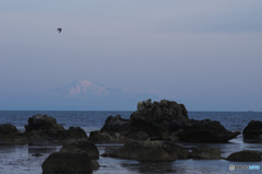 春霞の鳥海遥か