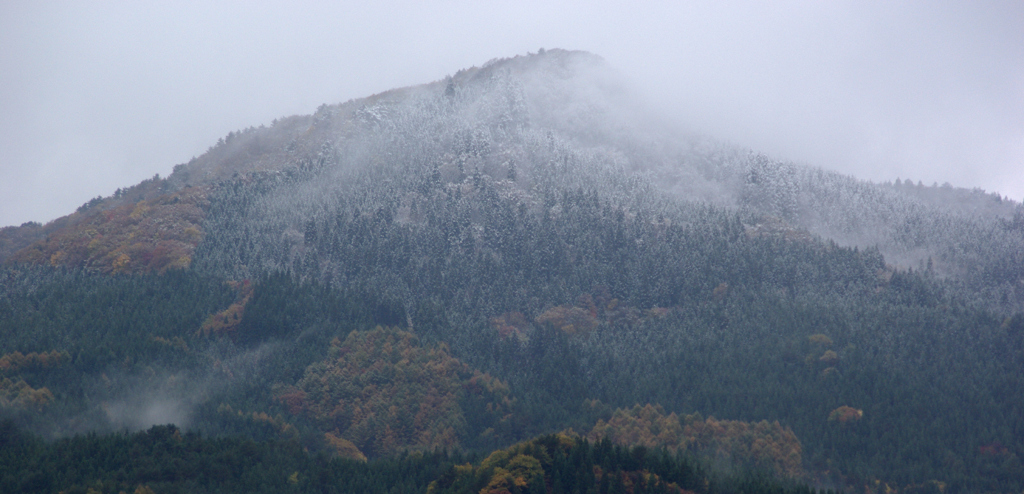 20101103花輪の山・冠雪001K200D