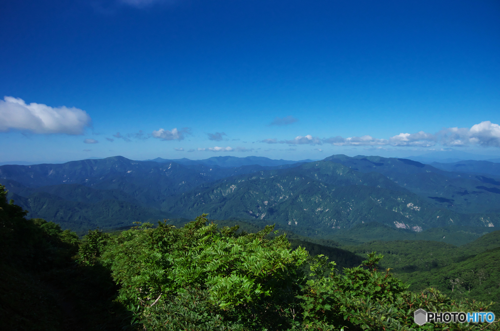 晴天下の山並み