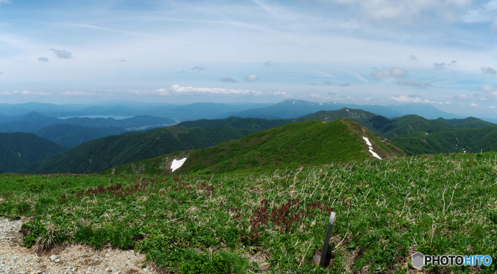 和賀岳山頂から