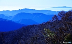 朝の山並み・秋