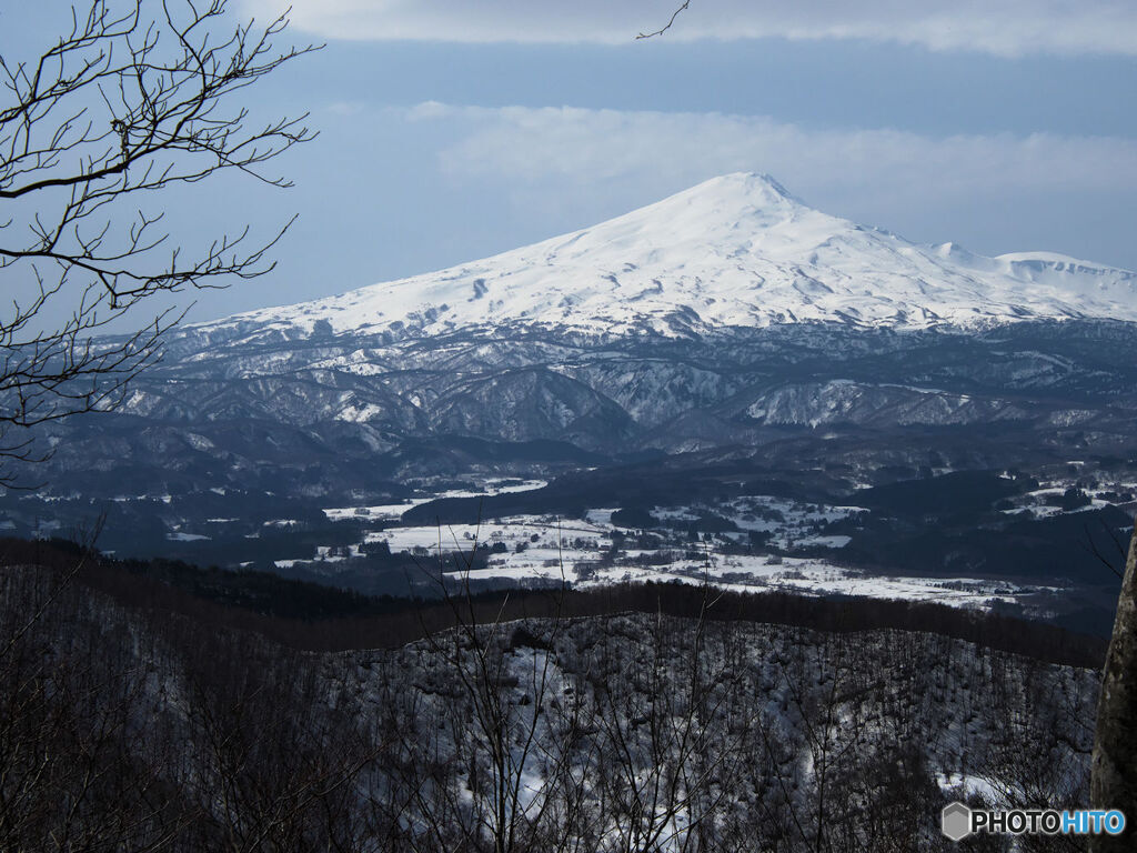 雪解けの頃・鳥海山