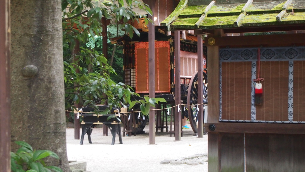 下賀茂神社の牛車です。