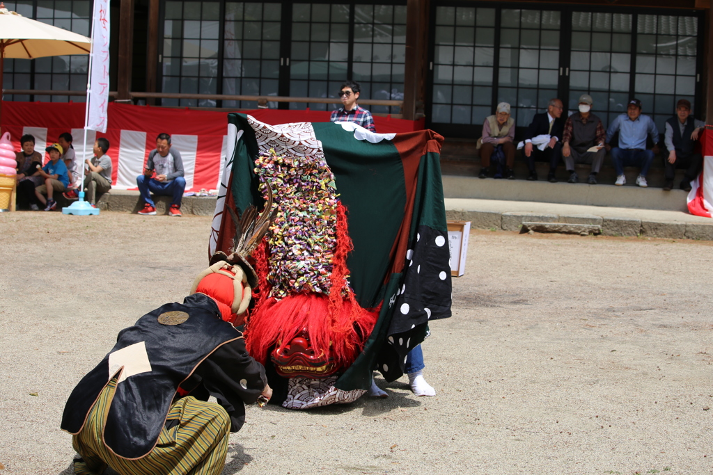 獅子神楽の奉納