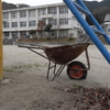 閉校　使われない一輪車